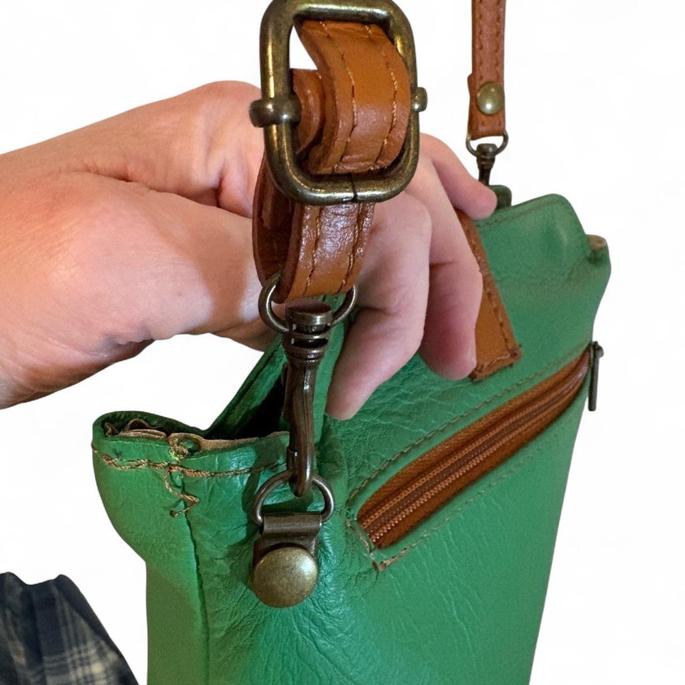 Stefano green leather purse with brown leather accents - Picture 5 of 7